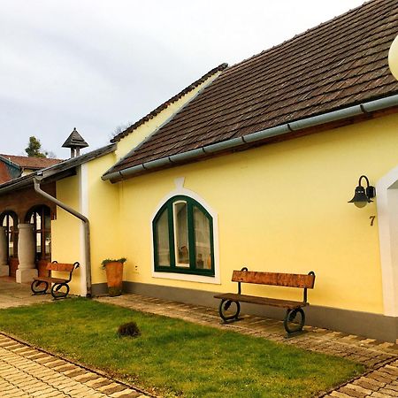 Отель Ginti Panzio, Orseg Magyarszombatfa Экстерьер фото